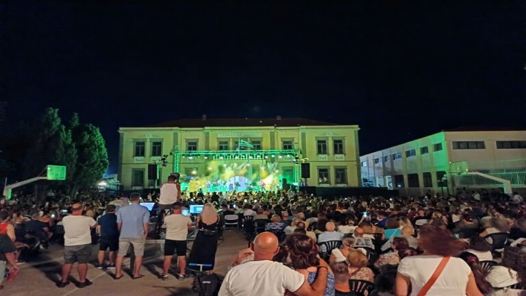 image Συναυλία-Ελεονώρα Ζουγανέλη: Καθήλωσε την Λήμνο με την ερμηνεία της (βίντεο +φώτο).