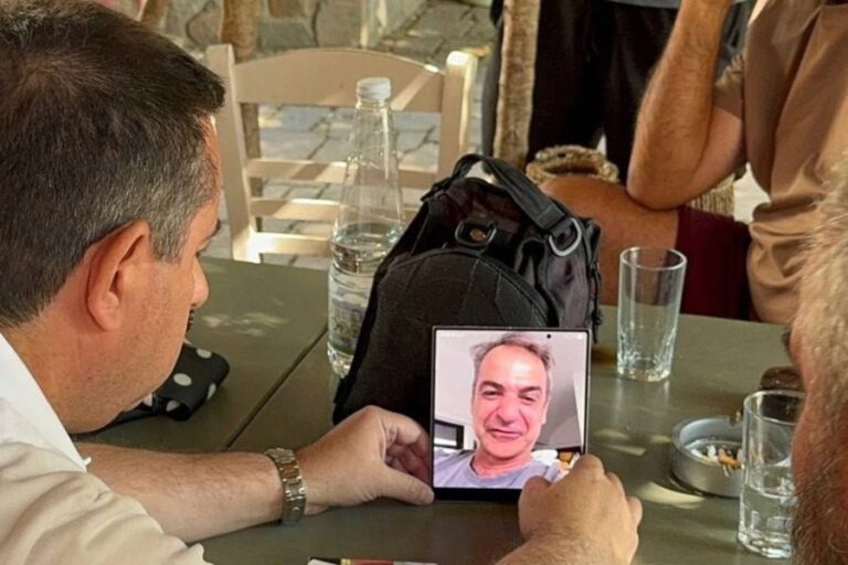 image Ο Πρωθυπουργός σε βιντεοκλήση με τον πρόεδρο της Βολισσού Χίου για τις καταστροφές από την φωτιά