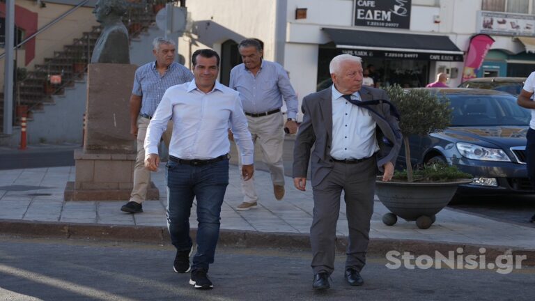 image Επίσκεψη Πλεύρη στη Λέσβο .”Θερμή” υποδοχή από πολίτες.