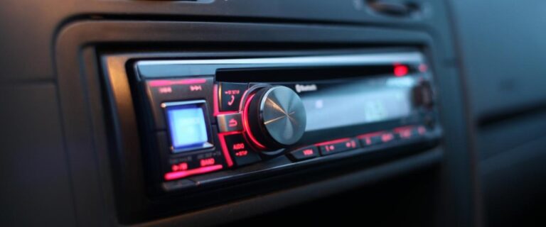 image «Τέλος» για το παραδοσιακό ραδιόφωνο στα αυτοκίνητα: Tι θα πάρει τη θέση του