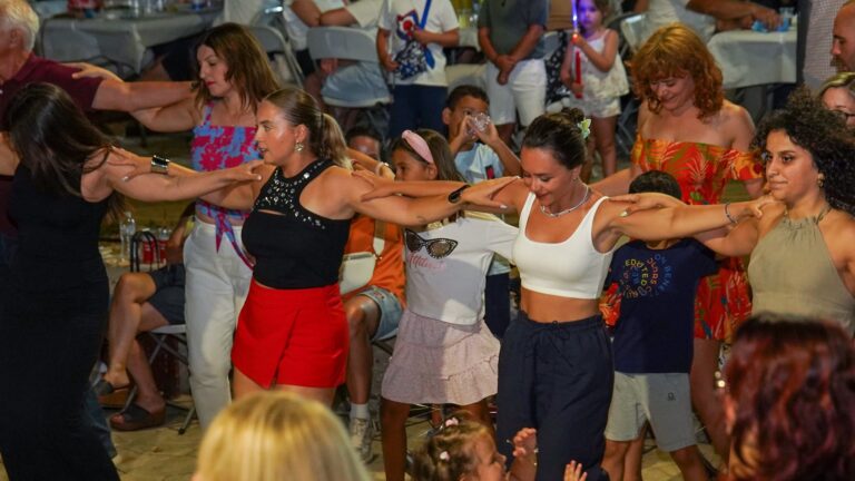 image Φεστιβάλ Νόστος 2025/ παραδοσιακό νησιώτικο γλέντι στο λιμάνι της Νέας Κούταλης, Σάββατο 2 Αυγούστου