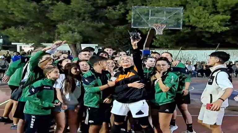 image Συνέντευξη- Έλενα Μπουζαλά: Να φτιάξουμε ένα νέο σύγχρονο γήπεδο για την Ηφαιστία.