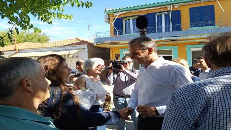 image Επίσκεψη  Πρωθυπουργού στην Λήμνο: Όλα όσα έγιναν στην πλατεία Ατσικής(Βίντεο+φωτο)