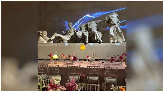 image Ασέβεια του Βρετανικού Μουσείου: Παρέθεσε δείπνο στην αίθουσα των Γλυπτών του Παρθενώνα – Μικ Τζάγκερ και Νάομι Κάμπελ ανάμεσα στους καλεσμένους