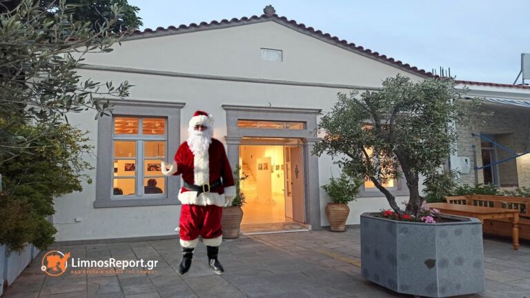image Ο Άγιος Βασίλης καταφθάνει και φέτος στη χριστουγεννιάτικη αγορά της ΑΠΟΘΗΚΗΣ από τη θάλασσα!