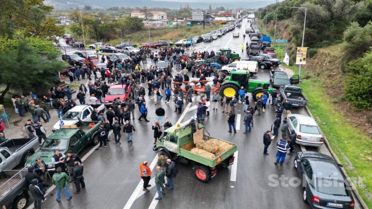 image Σήμερα οι αποφάσεις για το μέλλον των μπλόκων: «Συγκρατημένα αισιόδοξος» ο Πρωθυπουργός – «Δεν είναι πλήρως ικανοποιημένοι», λένε οι αγρότες