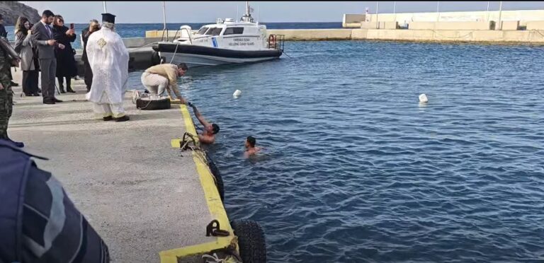 image Θεοφάνεια στον Άγιο Ευστράτιο και κοπή Βασιλόπιτας για τον Δήμο. Δημοσιοποιήσε πρόβλημα υγείας ο Δήμαρχος(Βίντεο)