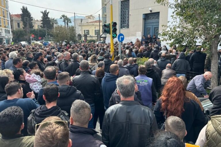 image Στο πόδι η Λέσβος, κλειστές υπηρεσίες, αποχές και κινητοποιήσεις