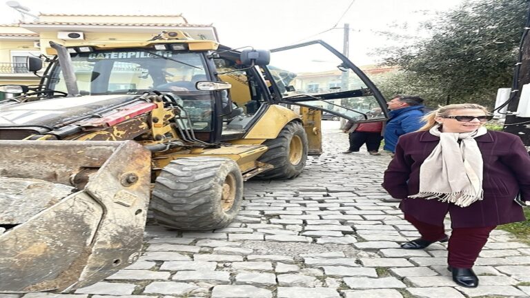 image Αυτοψία της Δημάρχου Λήμνου στο έργο αποκατάστασης της οδού Παρισίδη στη Μύρινα