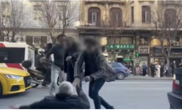 image Θεσσαλονίκη: Άγριο ξύλο ανάμεσα σε οδηγό λεωφορείου και οδηγό ΙΧ! (βίντεο)