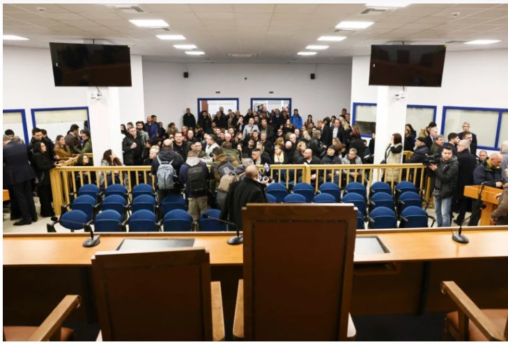 image Τέμπη: Πώς φτάσαμε στη διακοπή της δίκης για την 1η Απριλίου μετά τις οργισμένες αντιδράσεις για την αίθουσα