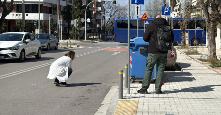 image Ακολουθούν τη διαδρομή και αναζητούν στοιχεία για τον 20χρονο που μαχαιρώθηκε στη Θεσσαλονίκη – Έτρεχε μαζί με τους φίλους του πριν καταρρεύσει αιμόφυρτος