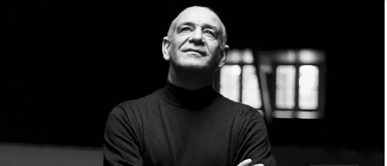 image Δημήτρης Μητροπάνος: 14 Χρόνια Χωρίς τη «Δωρική» Φωνή που Σφράγισε την Ελληνική Ψυχή