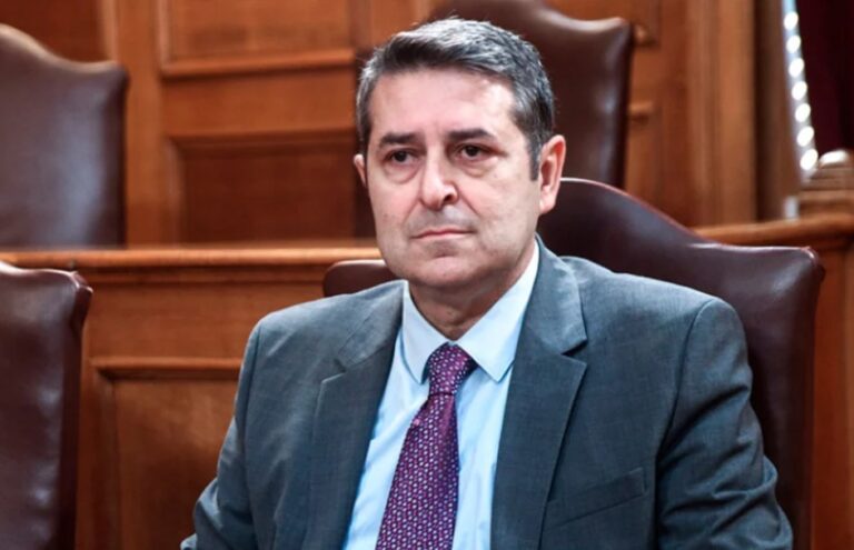 image Διασωληνωμένος στη ΜΕΘ του Ευαγγελισμού ο Γιώργος Μυλωνάκης, διαγνώστηκε με ανεύρυσμα στον εγκέφαλο
