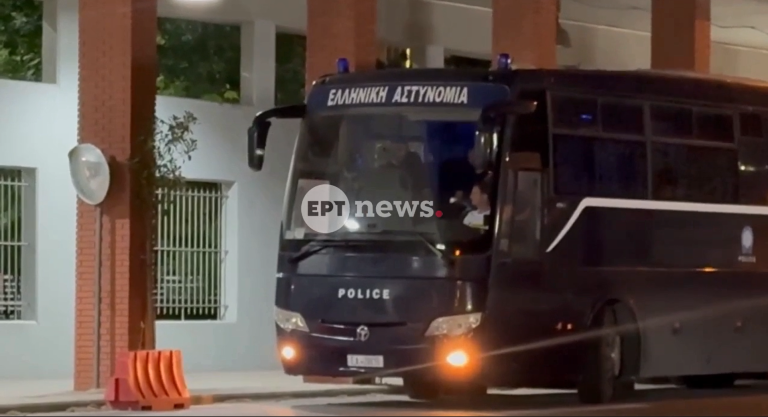 image ΟΠΕΚΕΠΕ: Μεταφέρονται στην Αθήνα για την απολογία τους οι 17 συλληφθέντες της Θεσσαλονίκης