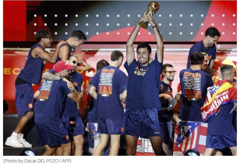 image Μαδρίτη: Σχεδόν δύο εκατομμύρια αποθέωσαν την παγκόσμια πρωταθλήτρια Ισπανία – Η διαδρομή του τροπαίου