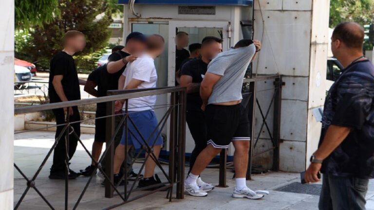 image Επιχείρηση της ΕΛ.ΑΣ. κατά της οπαδικής βίας: Στον εισαγγελέα 10 συλληφθέντες – Συνολικά 39 οι κατηγορούμενοι